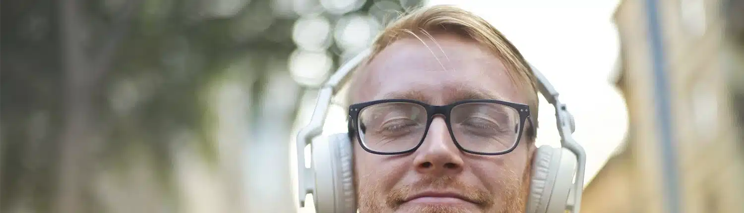 Muziek concentratie | man luistert muziek