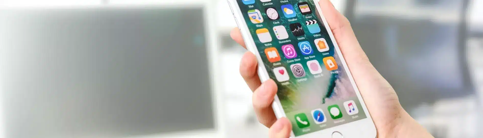 smart telefoon in hand