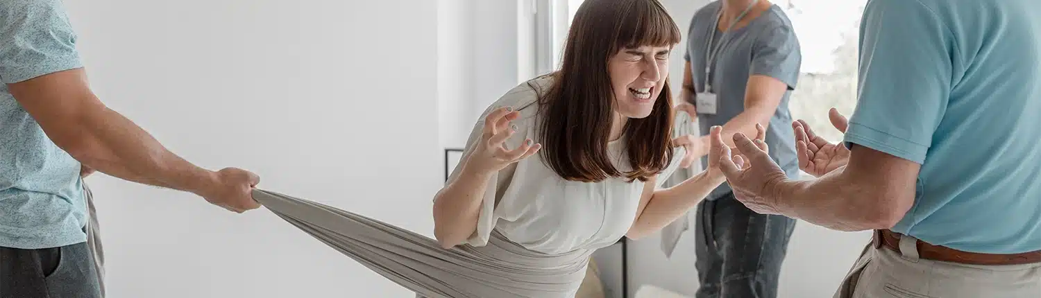 Vrouw die door het lint gaat